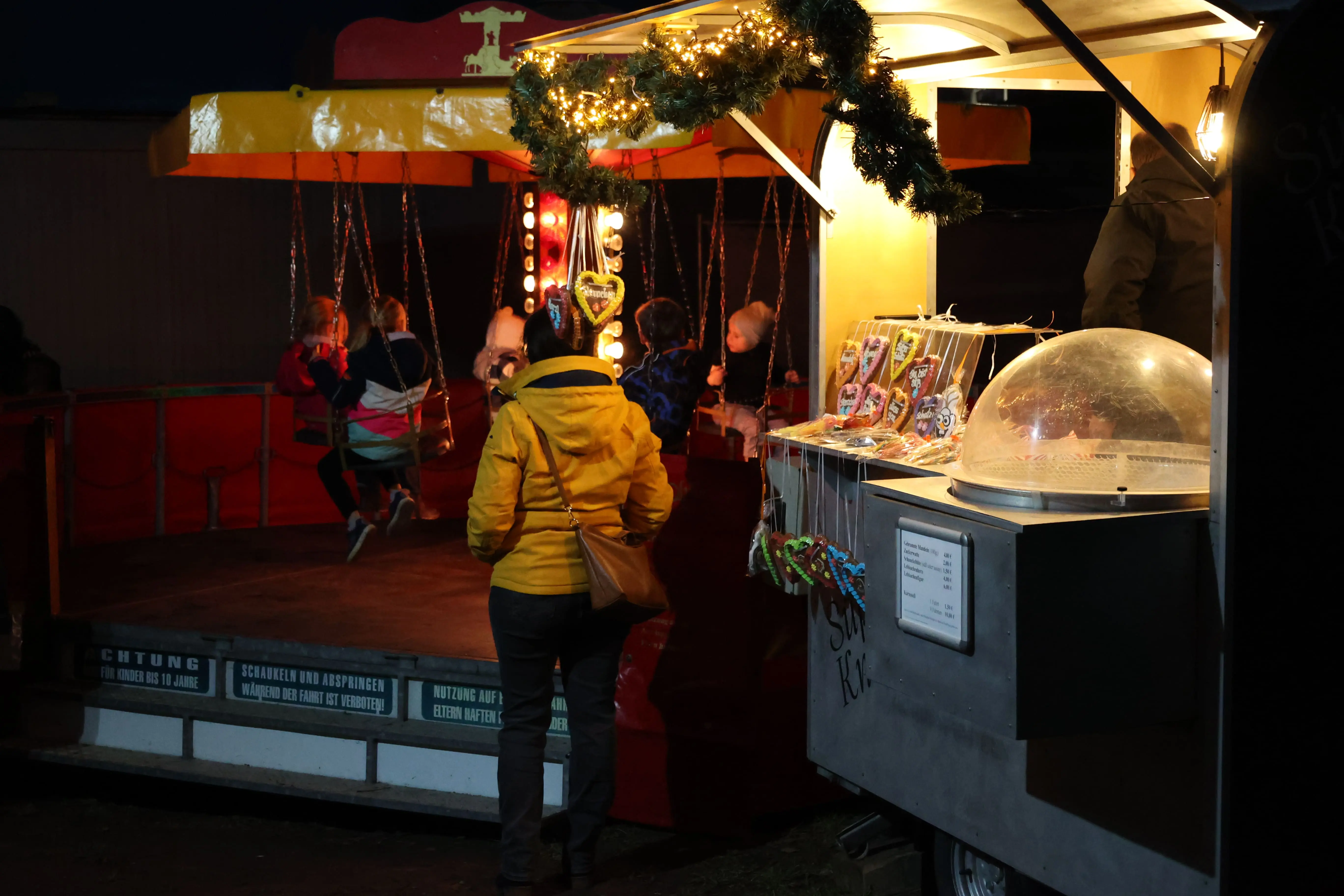 Kinderkarussell auf dem Weihnachtsmarkt